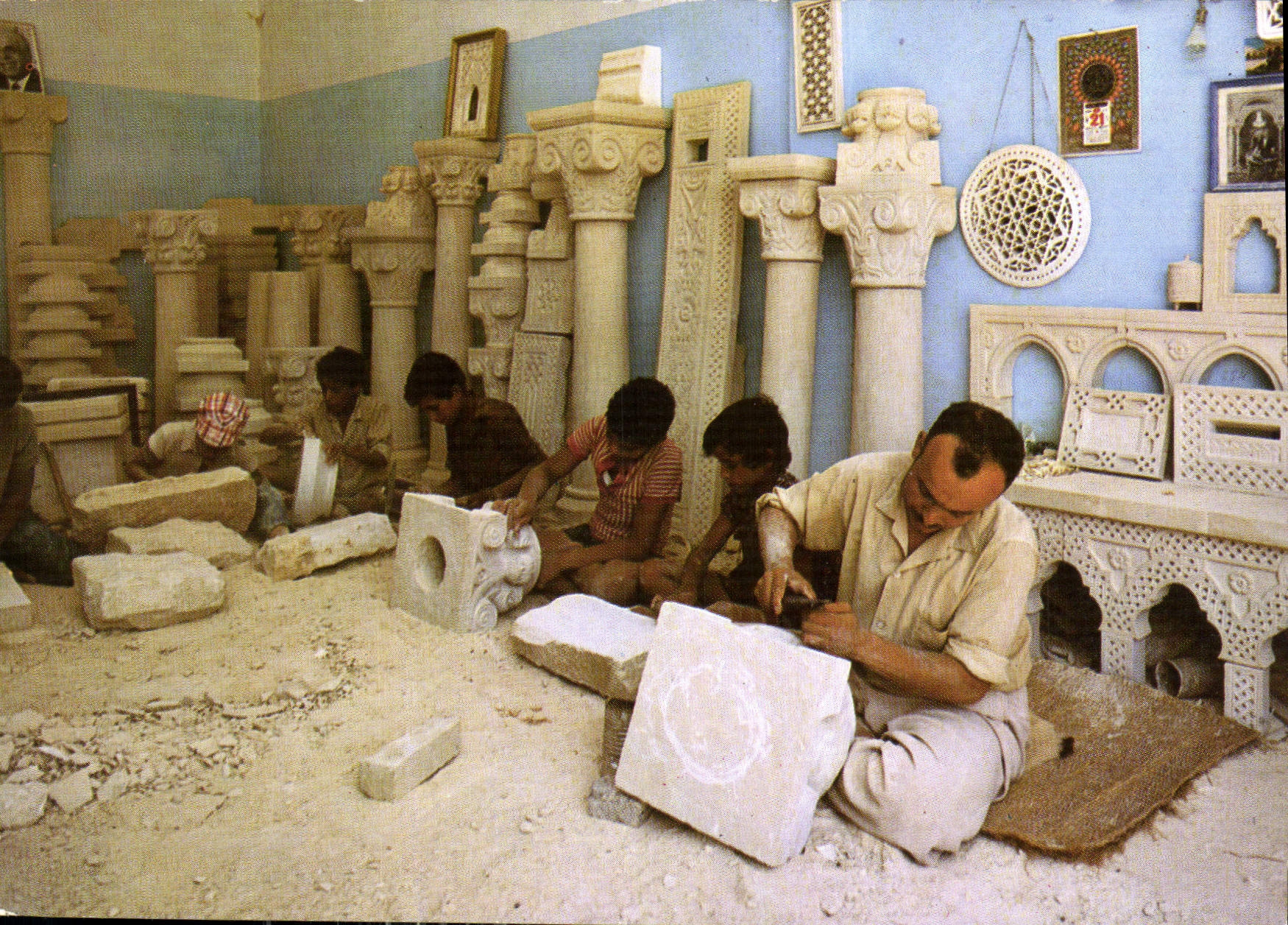 CPM Tunisie Dar Chaabane Nabeul un atelier de sculpture sur pierre 