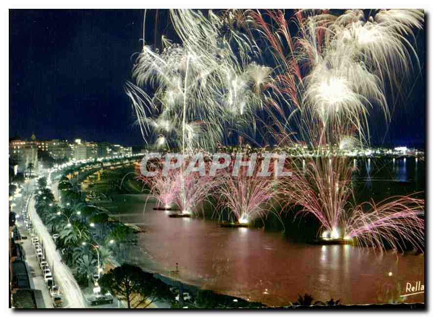 CPM La Cote d'Azur Cannes A M Festival de feux d'artifice sur la Croisette a droite le Palm Beach 