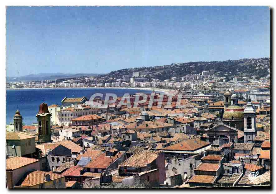 CPM Nice Capitale Mondiale du Tourisme les Toitures du Vieux Nice et la Baie des Anges 