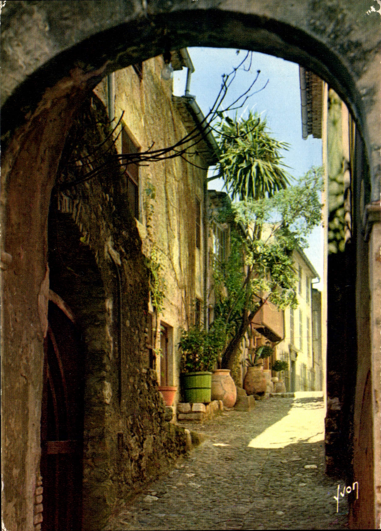 Vue d'une rue pavée à Cagnes-sur-Mer — Éditions d'Art Jv'on — n°06