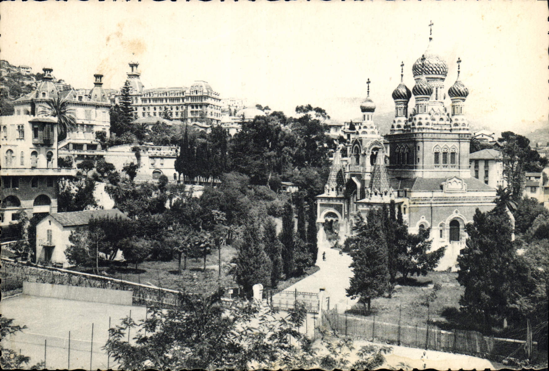CPM Nice L'Eglise Russe et Lycee du Parc Imperial 