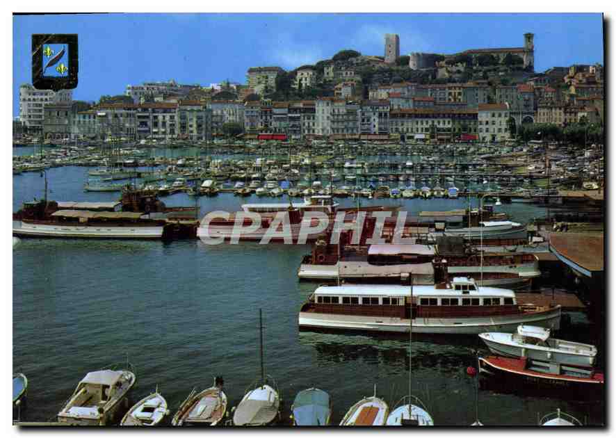 CPM Cannes un coin du port le Quai Saint Pierre et le Suquet 