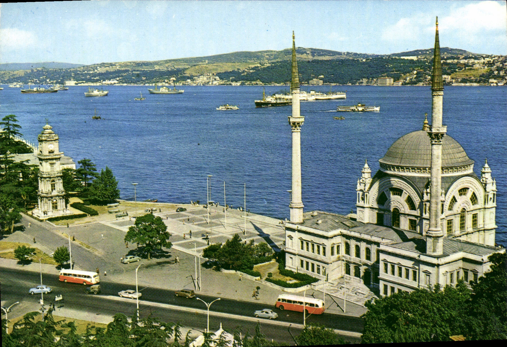 CPM Istanbul Le Mosquee de Dolmabahce et le Bosphore 
