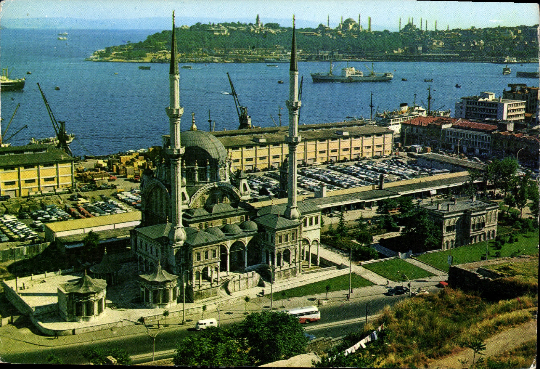 CPM Istanbul la mosquee de Nusretiye le port et la pointe du Serail 