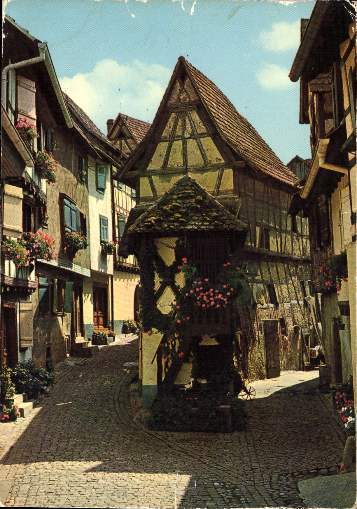 Eguisheim (Alsace) — ruelles pittoresques du XVIIe s. — Les Editions Ribo