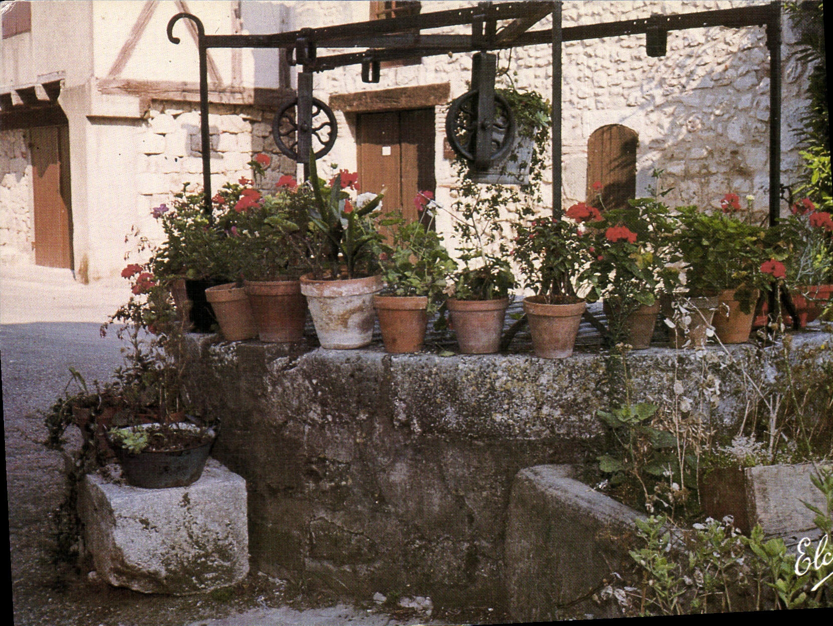 CPM Lot et Garonne Touristique Pujols Le Vieux Puits 