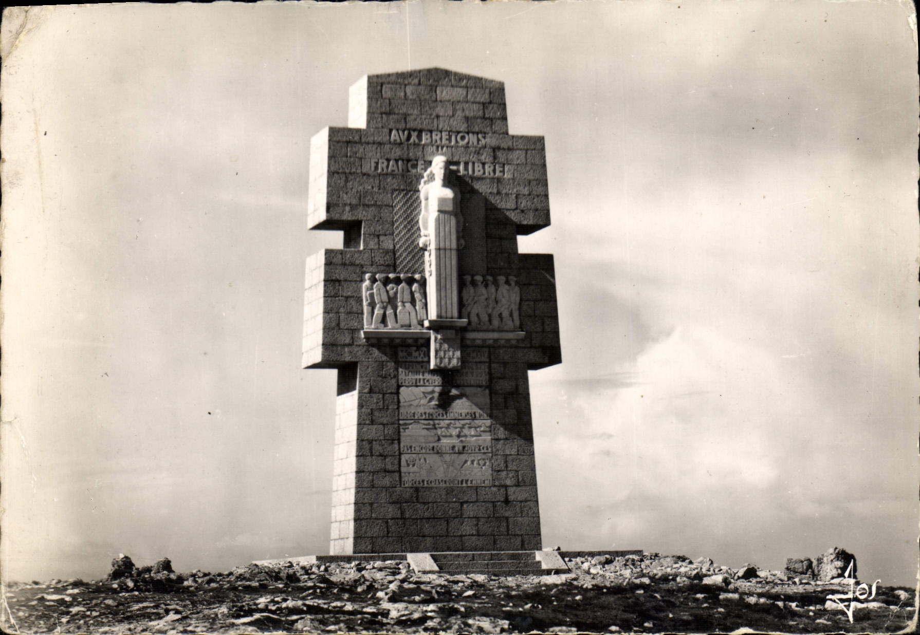 Pointe de Penhir, le Monument « Aux Bretons de la France Libre » — œuvre de MM. Mathon et Bazin — Éditions d'Art JCS, Châteauvin