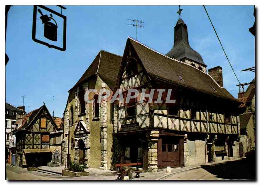Montluçon (Allier) — Les vieilles maisons autour de l'Église Saint-Pierre — Édition du LYS