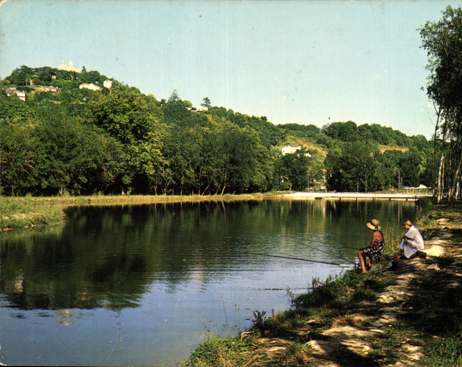 CPM Penne d'Agenais Lot et Gne Bords du Lot domines par N D de Peyragude 