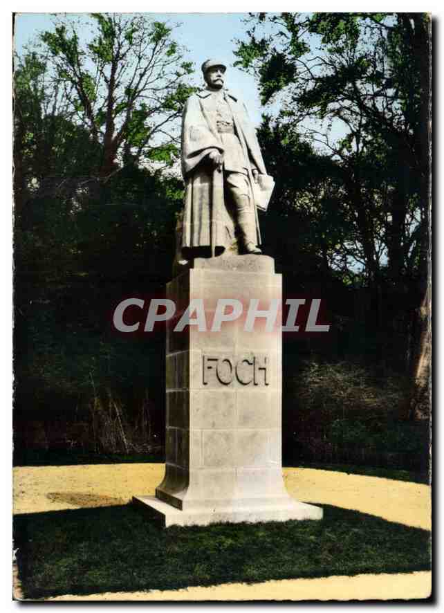 CPM Foret de Compiegne Clairiere de l'Armistice Statue du MArechal Foch 