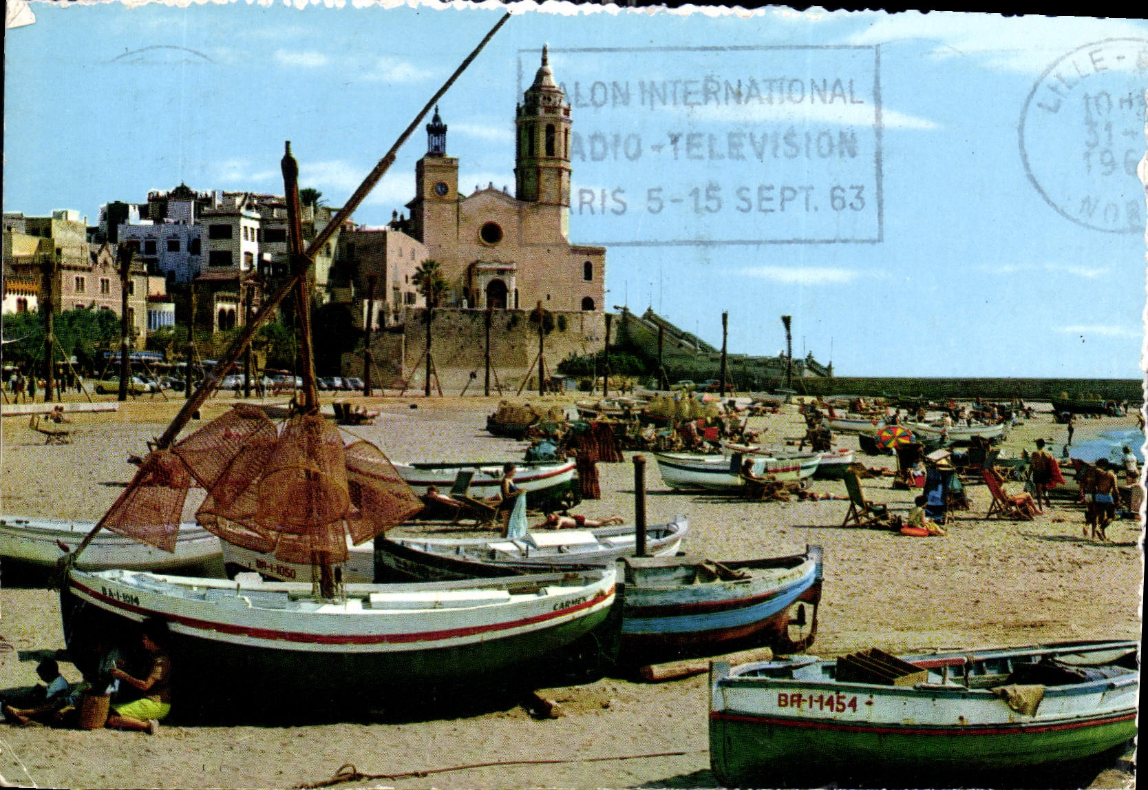 CPM Sitges Barques dans la plage Bateaux