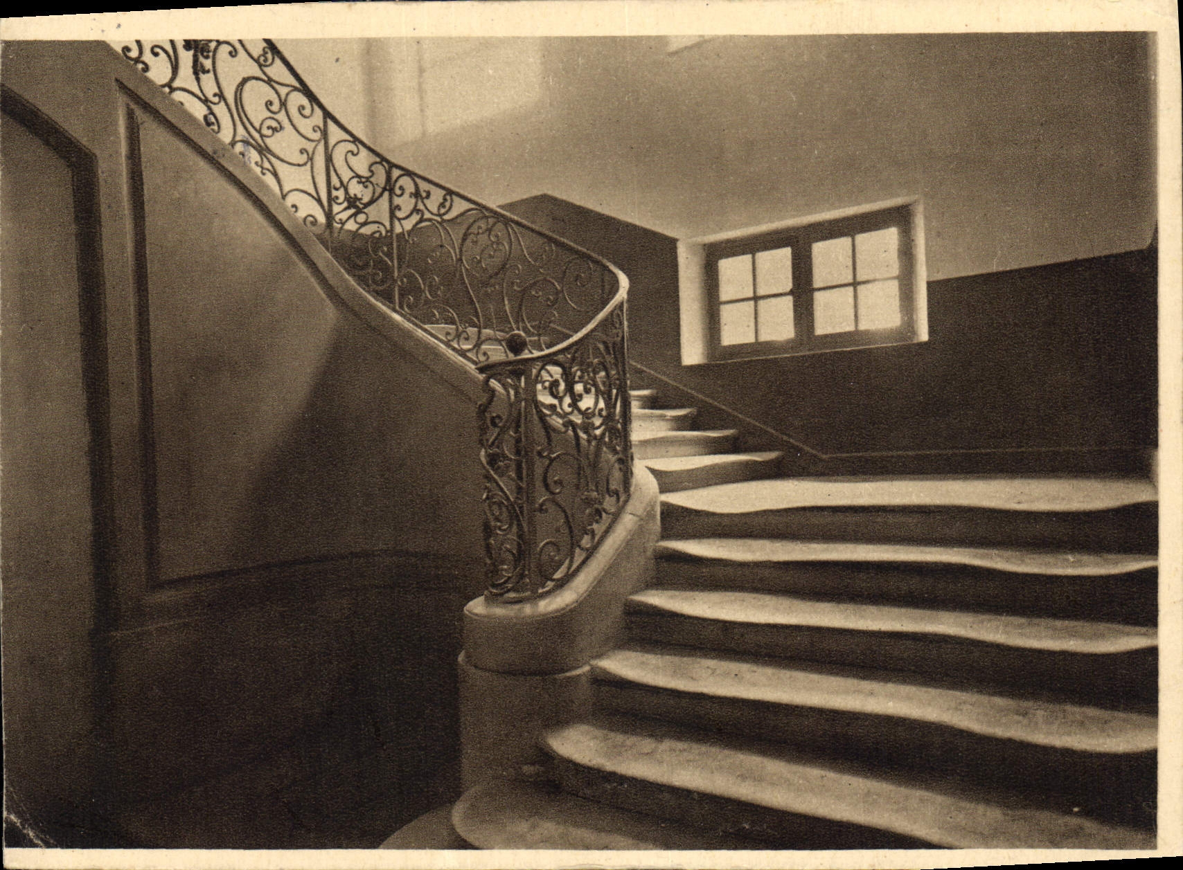 Escalier d'honneur — Collège de la Malgrange, Jarville près Nancy — Éditions Universitaires Tourte & Petit