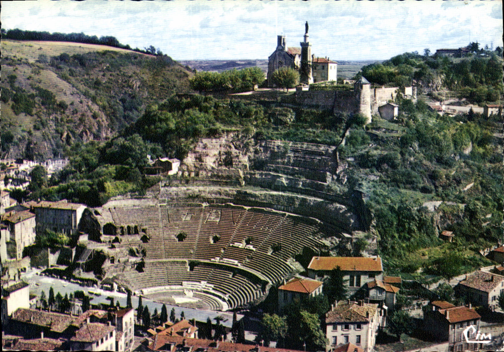 CPM Vienne Isere Vue aerienne le Theatre antique et N D de Pipet 
