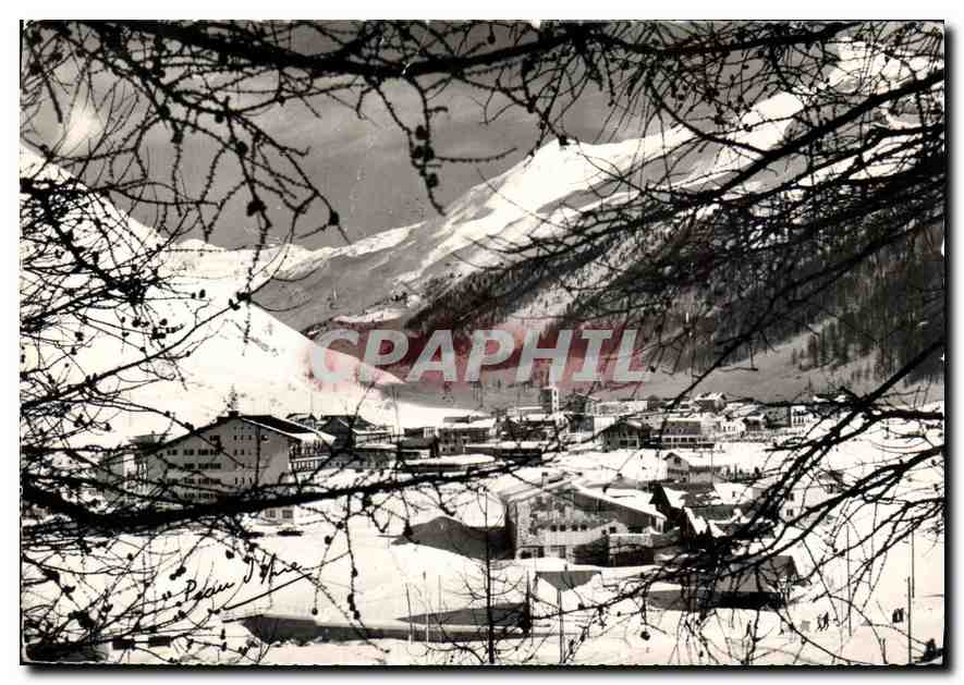 Val d'Isère — Vue générale à travers les mélèzes — Photo Pétu d'Arue