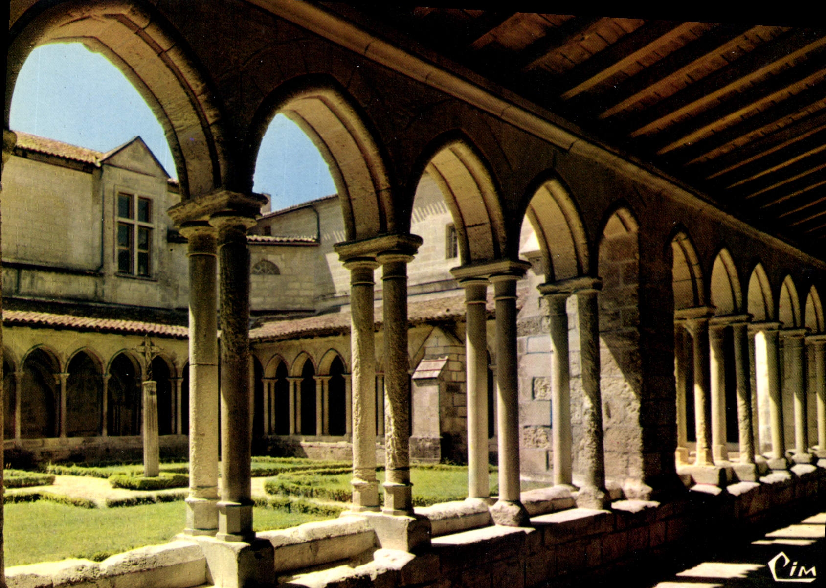 CPM La Gironde touristique Saint Emilion Cite Medievale les Cloitres de l'Eglise Collegiale 
