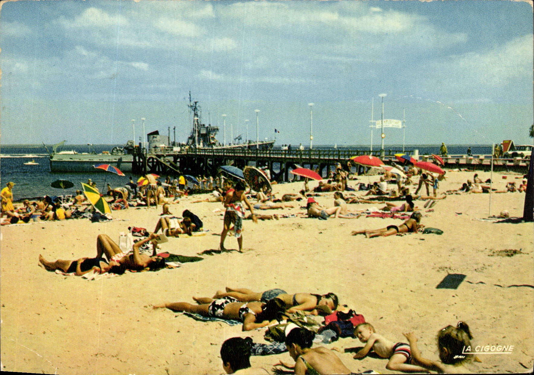 Arcachon — Plage au pied de la Jetée — La Cigogne