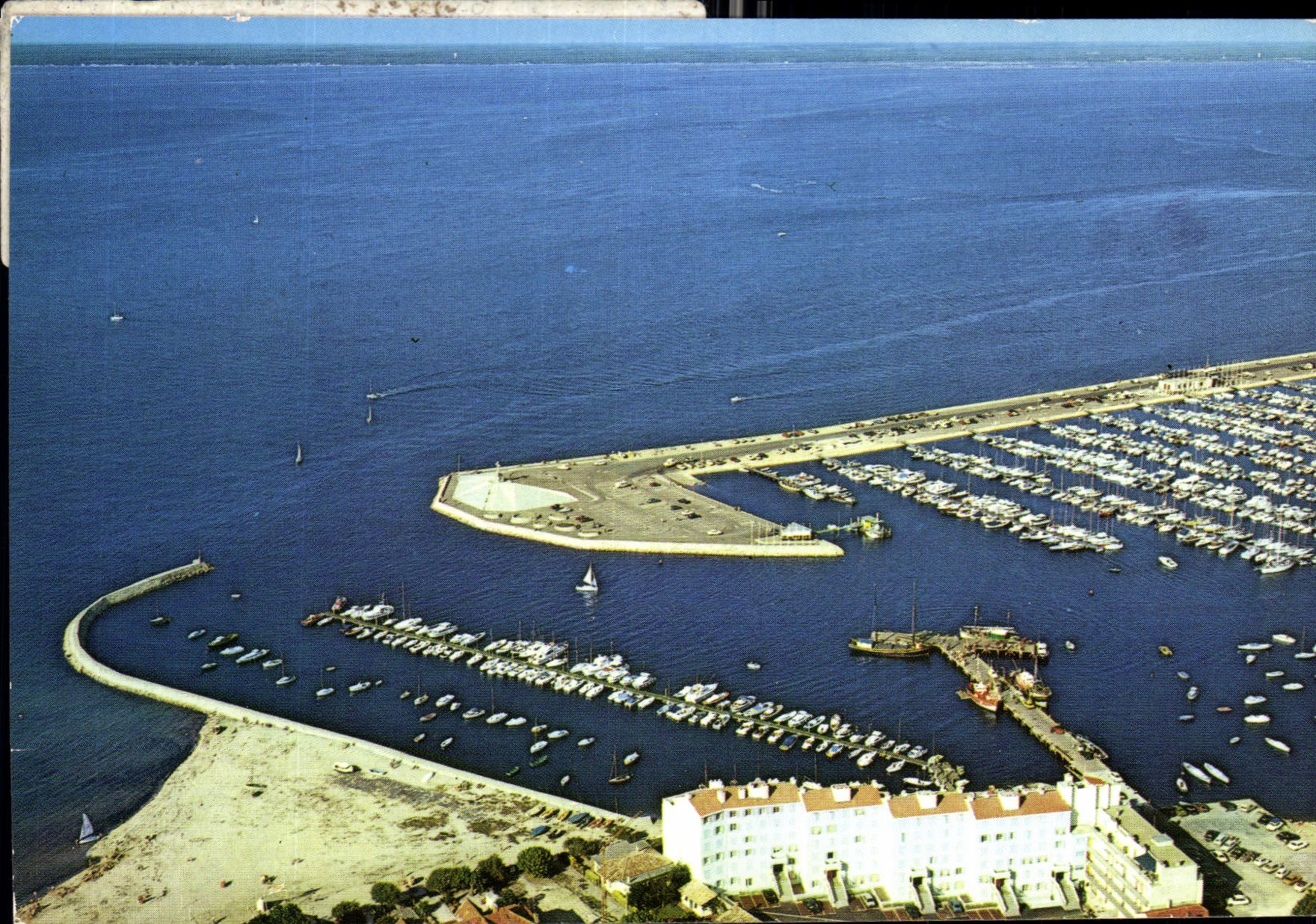 CPM Arcachon Gironde Vue aerienne du port de plaisance 