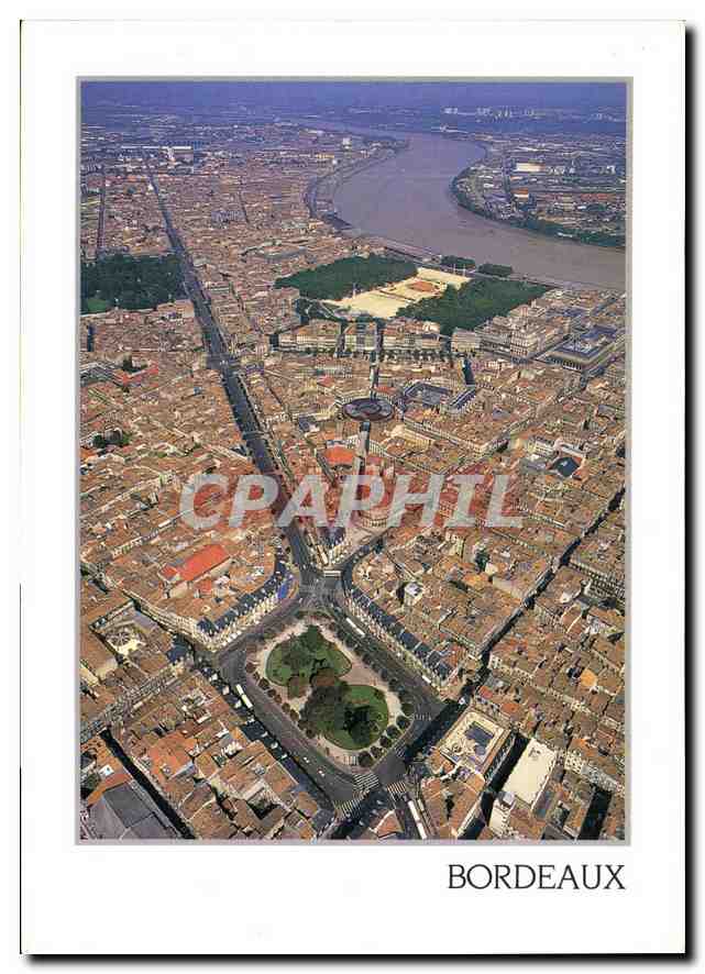 CPM Bordeaux Gironde au premier plan place Gambetta direction place des Quinconces 