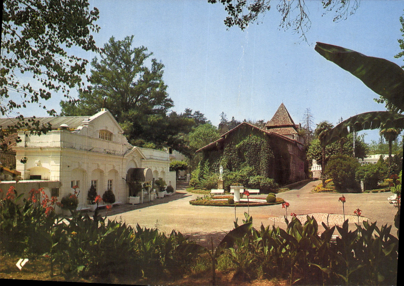 CPM Barbotan les Thermes Gers les bains de boue et l'eglise 