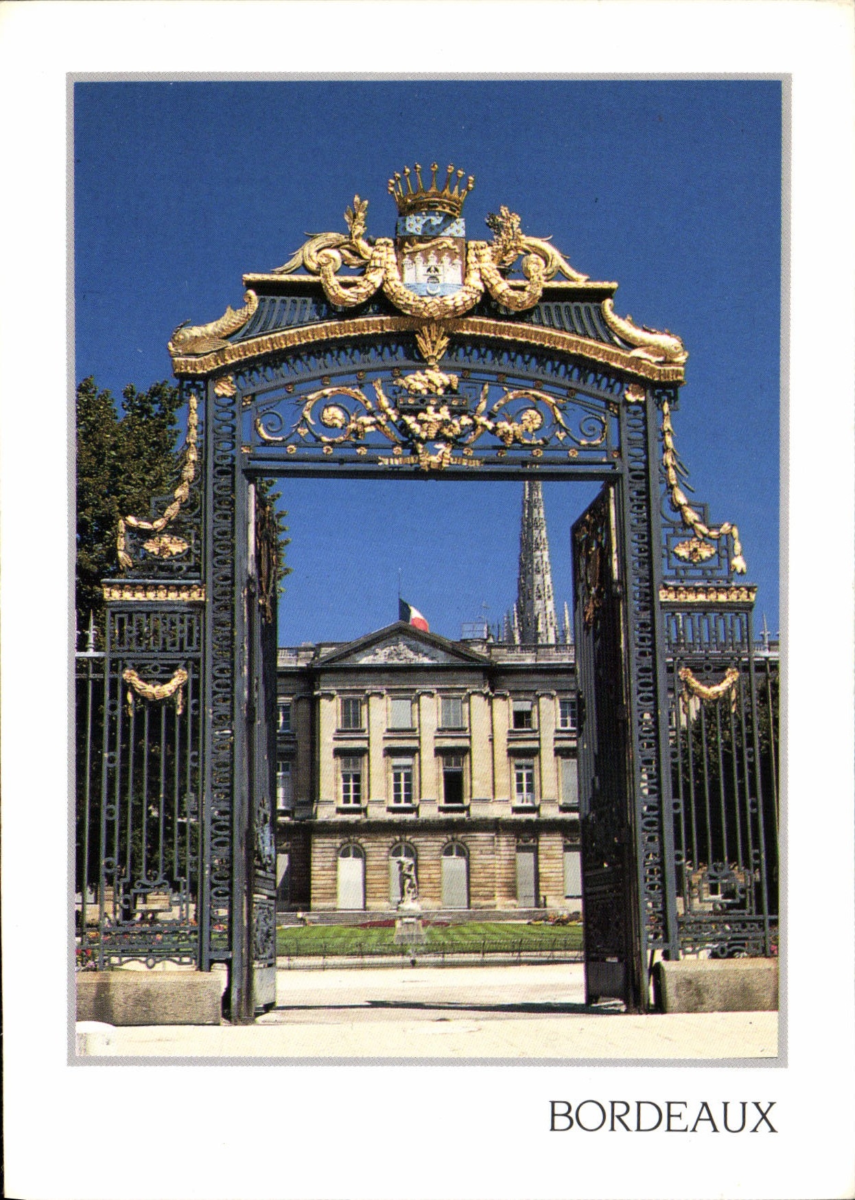CPM Bordeaux Gironde L'entree des jardins de la Mairie 