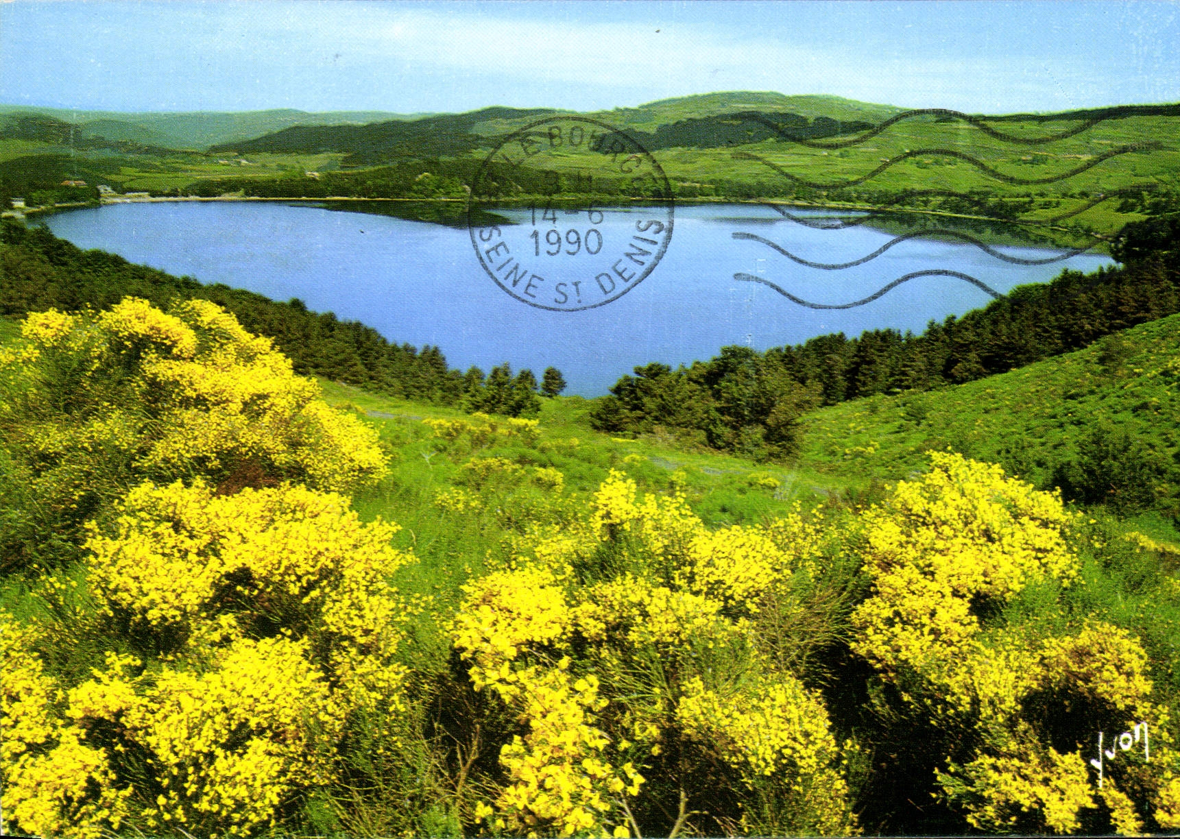 Lac d'Issarlès — altitude 1.000 m, dans le cratère d'un ancien volcan — Éditions d'art Jean d'Arcuelli