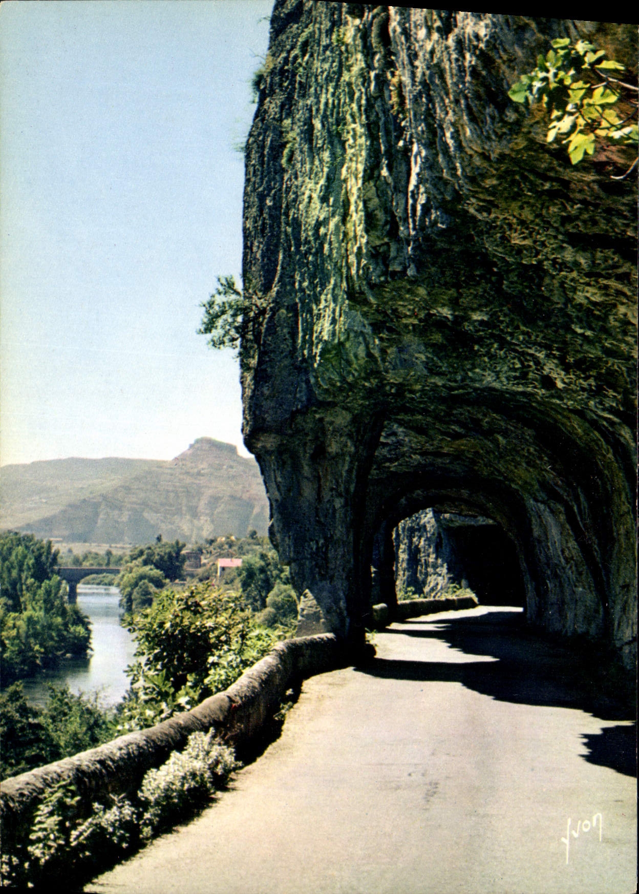 Défilé de Ruoms — Vallée de l'Ardèche — Éditions Maraf - Paris