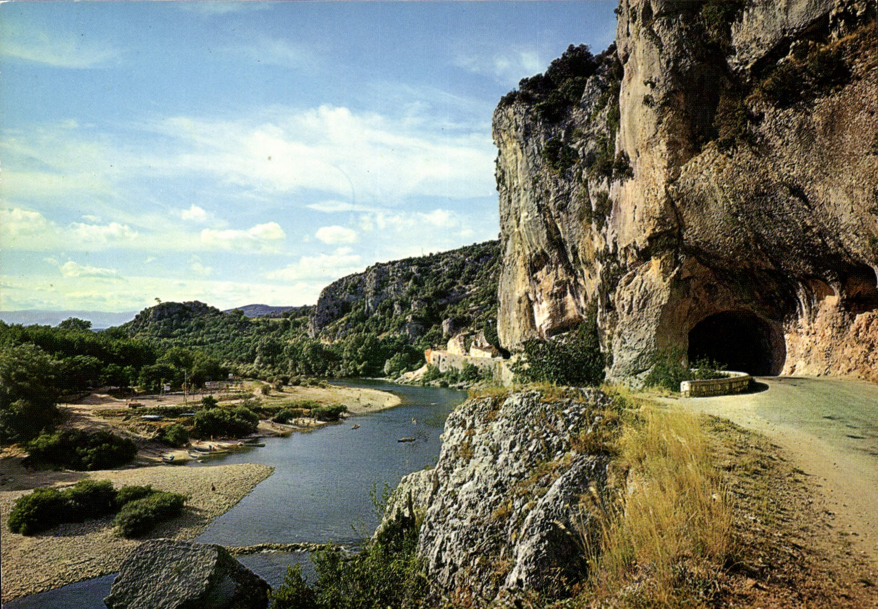 Les Gorges de l'Ardeche — Le Tunnel, la route en bordure de la rivière — Éditions 'SL' Magen