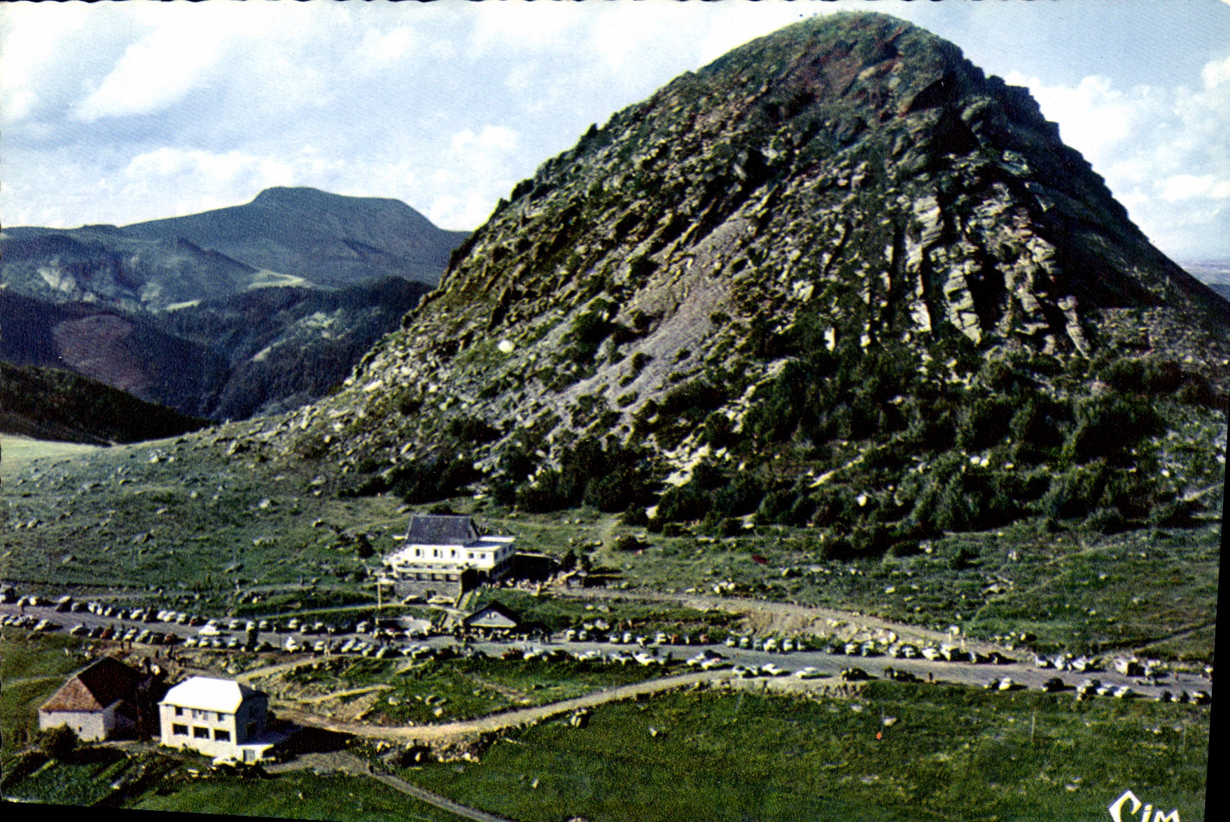Le Gerbier-de-Jonc — Vue aérienne — Chalet-Hôtel — Combier Imp. Macon