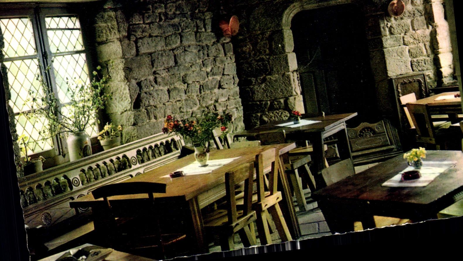 CPM La Bretagne en Couleurs Locronan Finistere Interieur d'Une maison du bourg