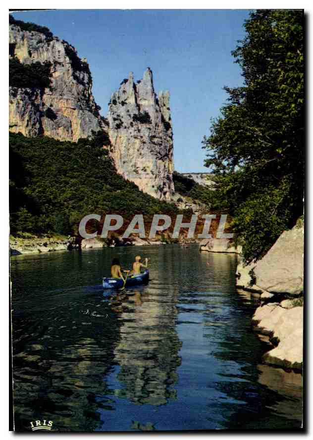 Gorges de l'Ardèche — Le "Rocher de la Cathédrale" — Iris