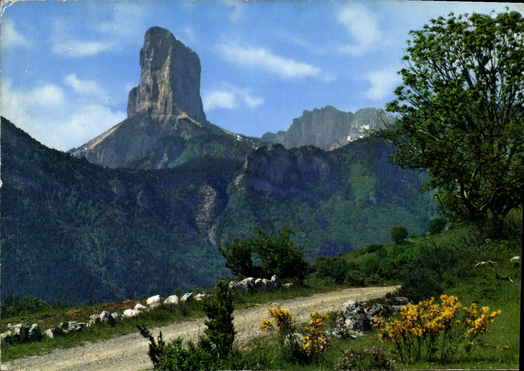 Le Mont-Aiguille — 2097 m — Les Alpes touristiques, édition Grenoble SPADÈM