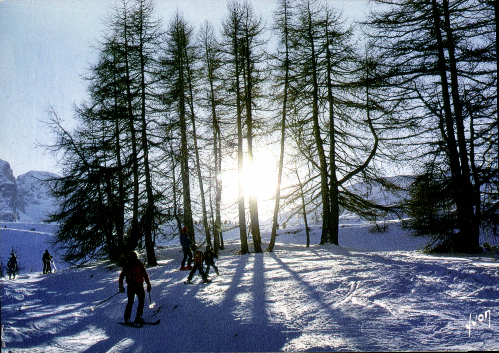 Ski dans les forêts enneigées — Superdévoluy (Hautes-Alpes) — Imprimerie d'Art d'Acueil, D.P.A.D.E.M.