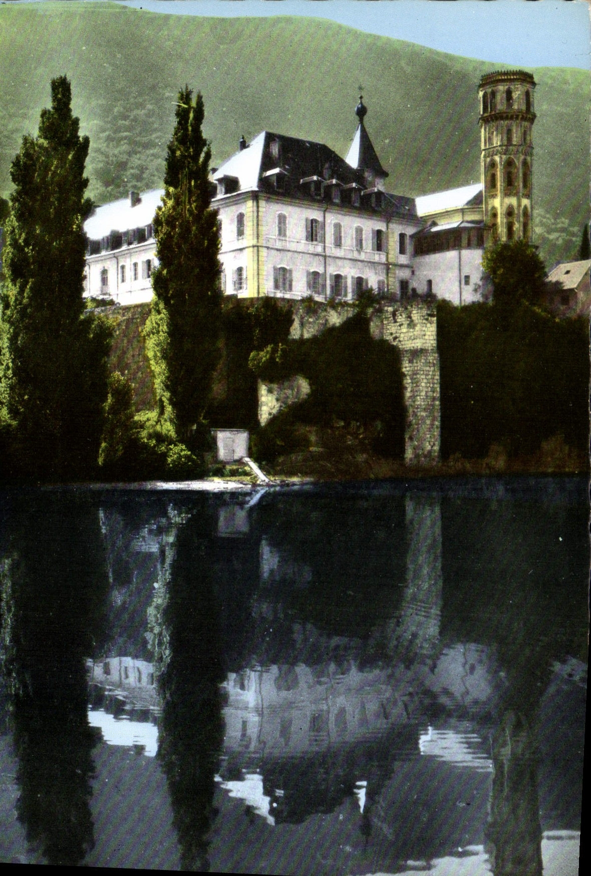 CPM L'Abbaye de Hautecombe Savoie et les bords du lac du Bourget 