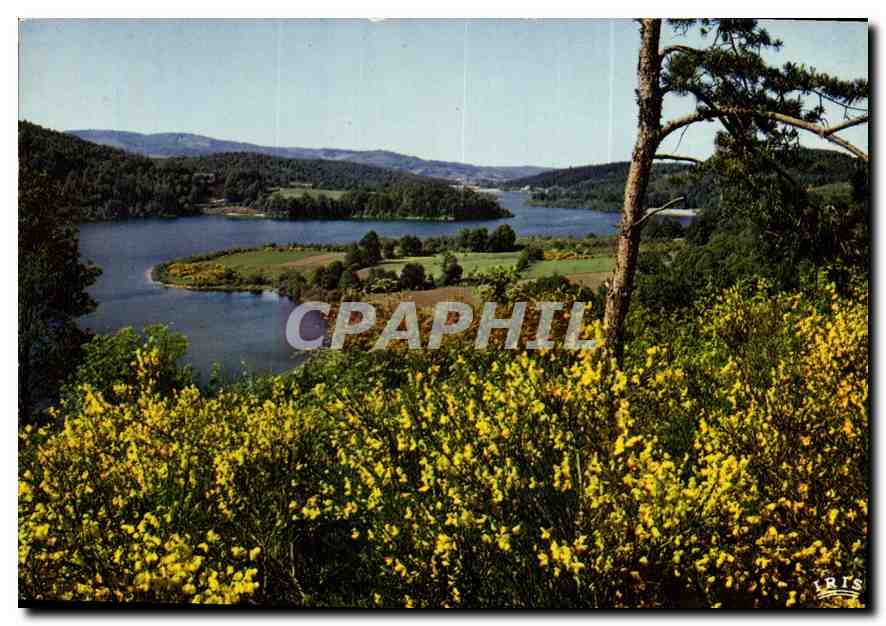 CPM Le Limousin Touristique Environs de Treignac Le Lac des Bariousses 