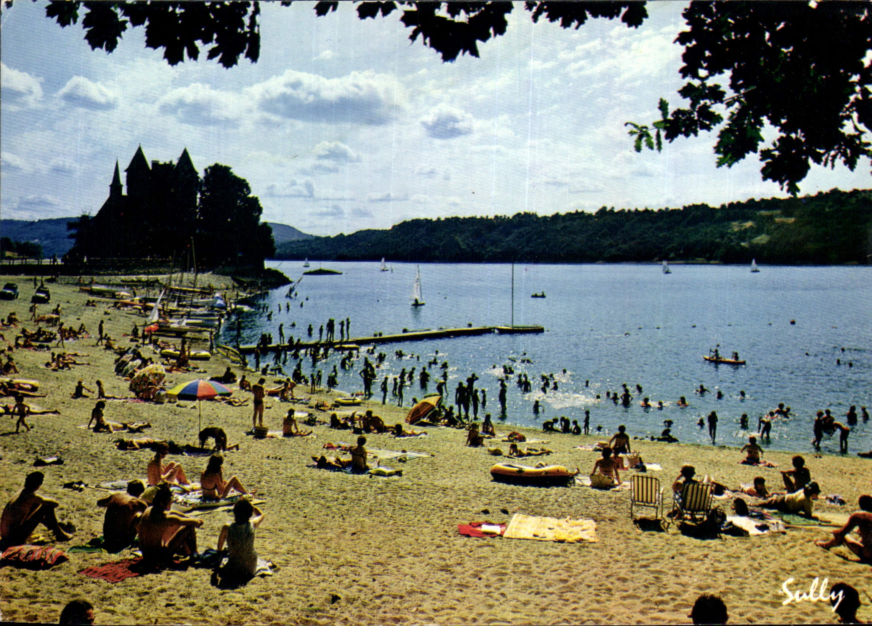 CPM Chateau de Val XV siecle Commune de la Lanobre Cantal Sur le lac du Barrage de Bort les Orgues C