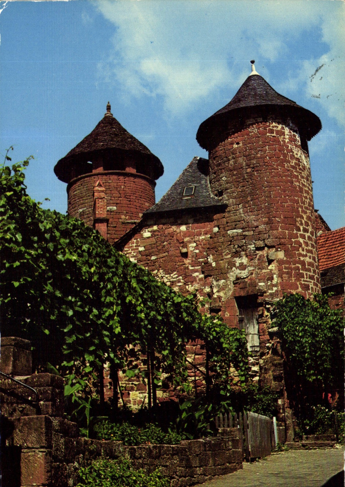 CPM Collonges La Rouge Correze 