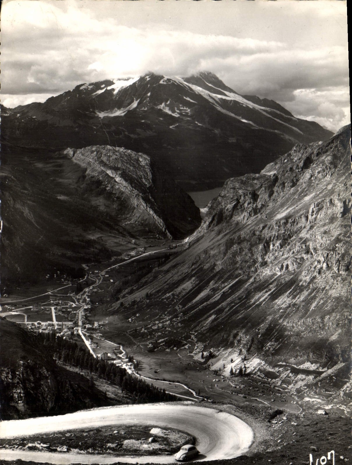 CPM En descendant du Col de l'Iseran Savoie Vue sur Val d'Isere 