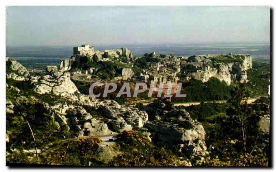 CPM Reflets de Provence les Baux de Provence Vue generale du rocher au milleu du Val d'Enter 