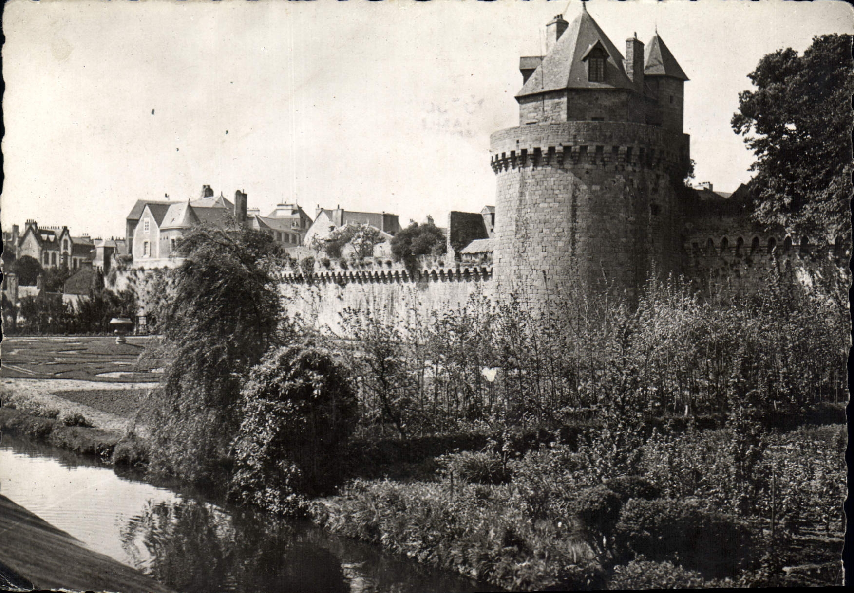 Vannes - La Tour du Connetaïble et les Remparts — Laurent-Nell, n°902