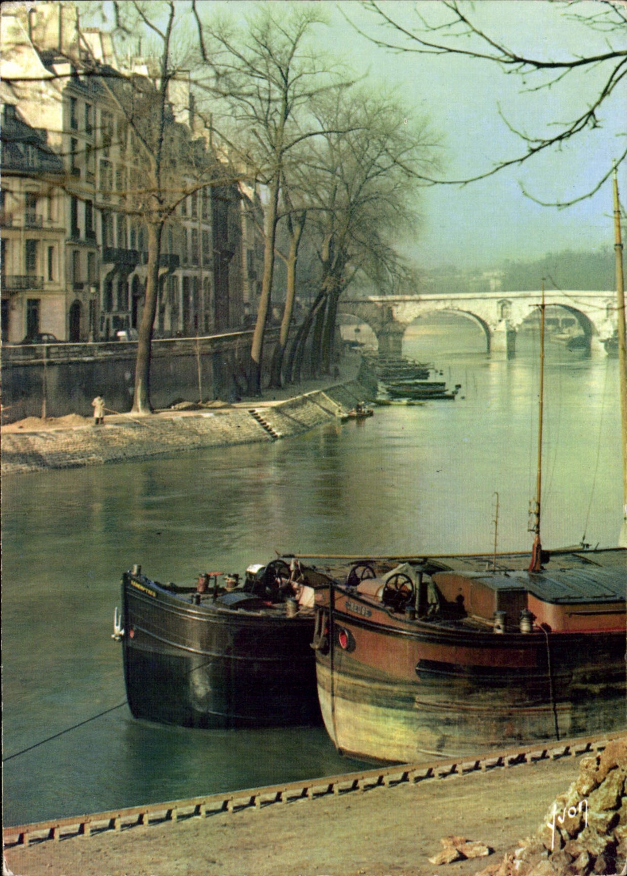 CPM Couleurs et Lumiere de France Paris L'Ile Saint Louis Bateaux