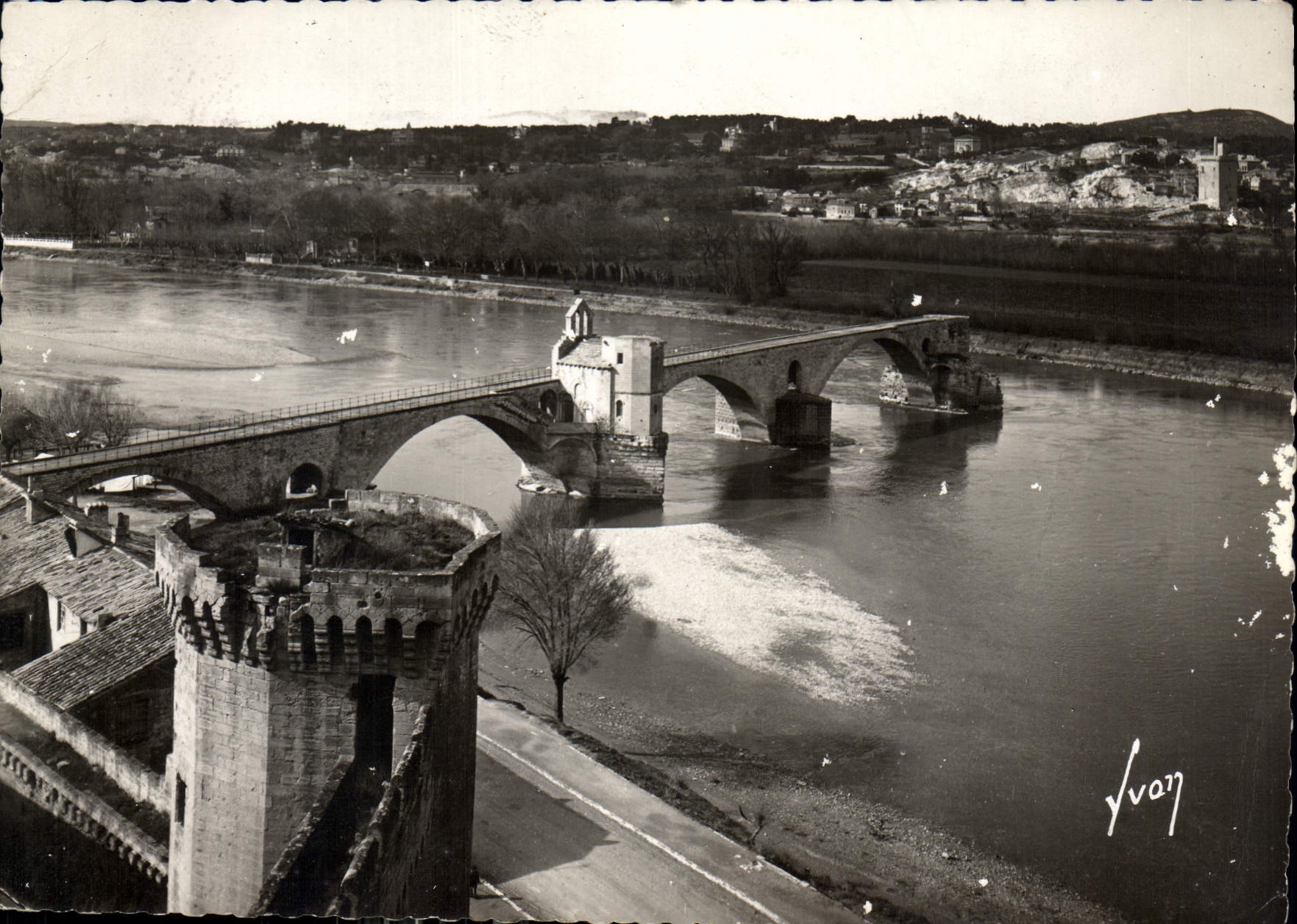 CPM Avignon Vaucluse Le Rhone et le pont St Benezel 