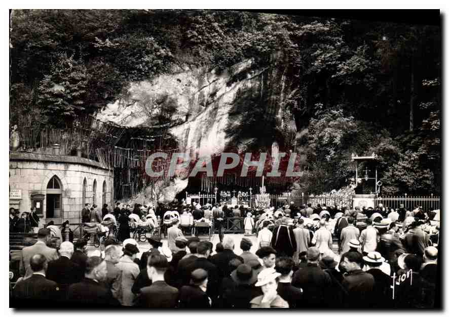 CPM Lourdes Htes Pyr La grotte miraculeuse 