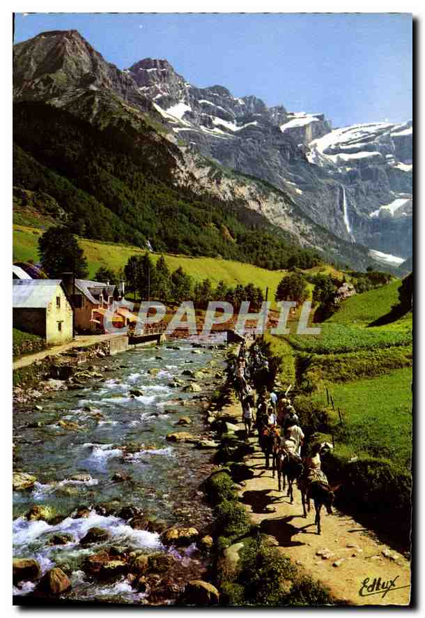 CPM Les Pyrenees Gavarnie Le Cirque le Gave et la chaumiere Caravane de retour du cirque 
