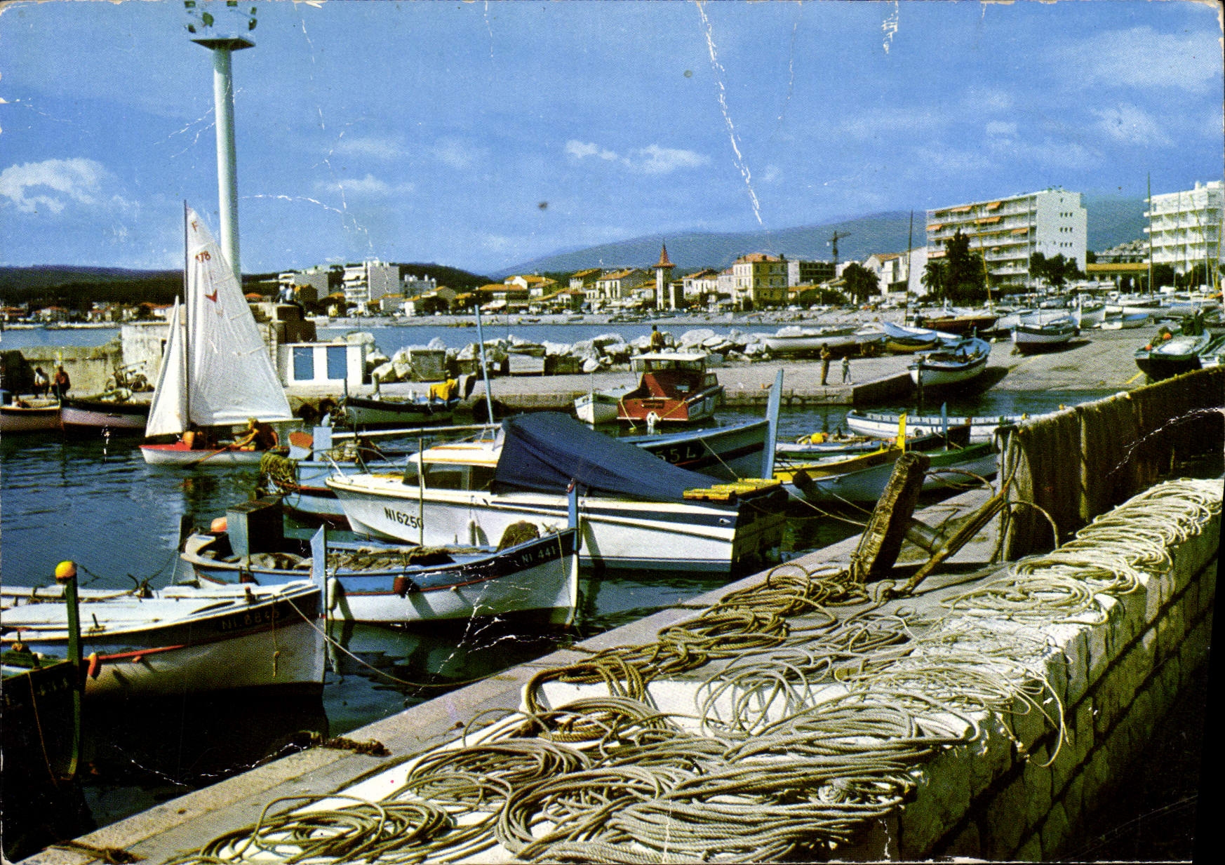 CPM Cote d'Azur le Cros de Cagnes Un coin du Port Abri Bateaux de peche