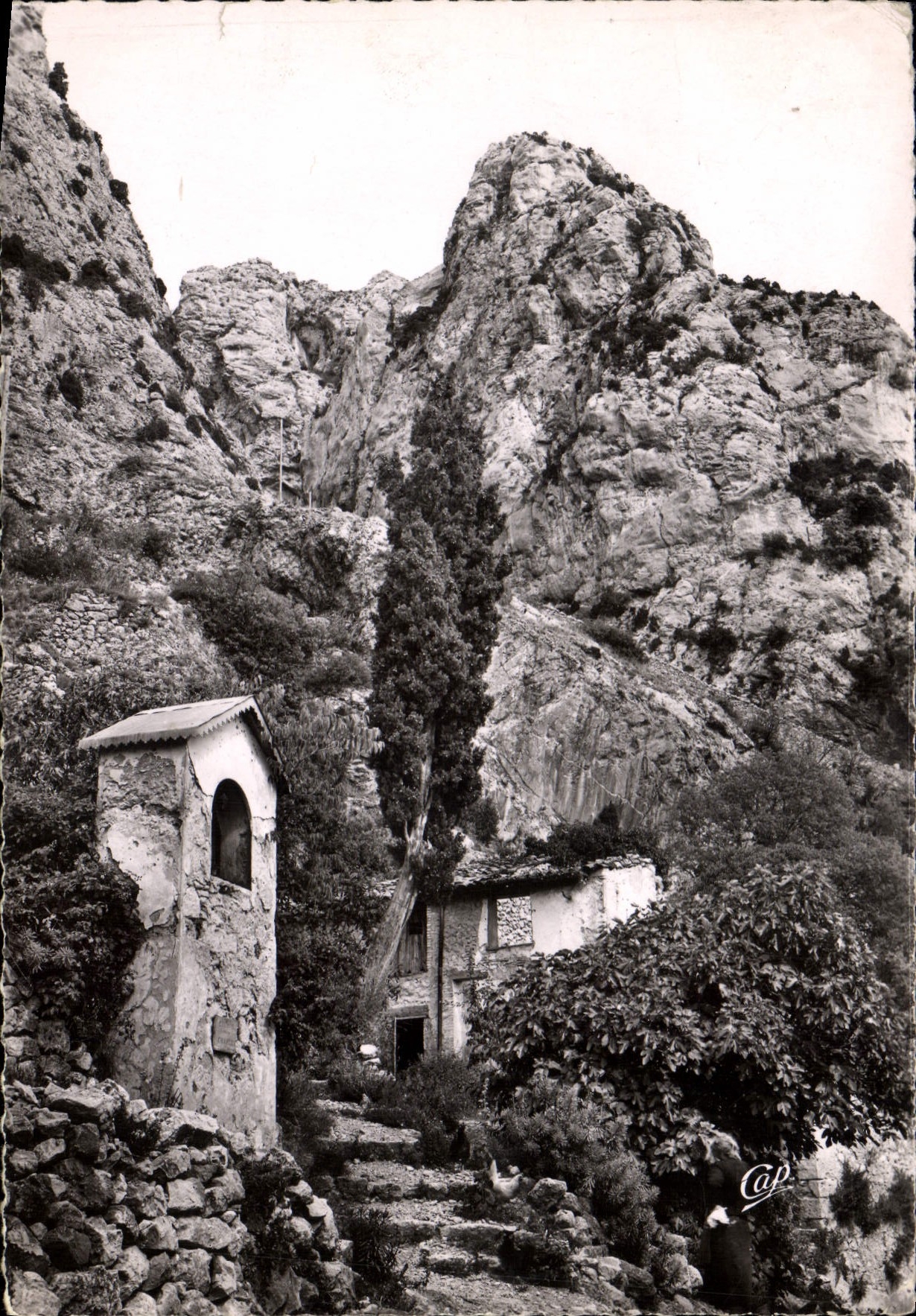 CPM Moustiers Ste Marie l'Oratoire et la Montagne 