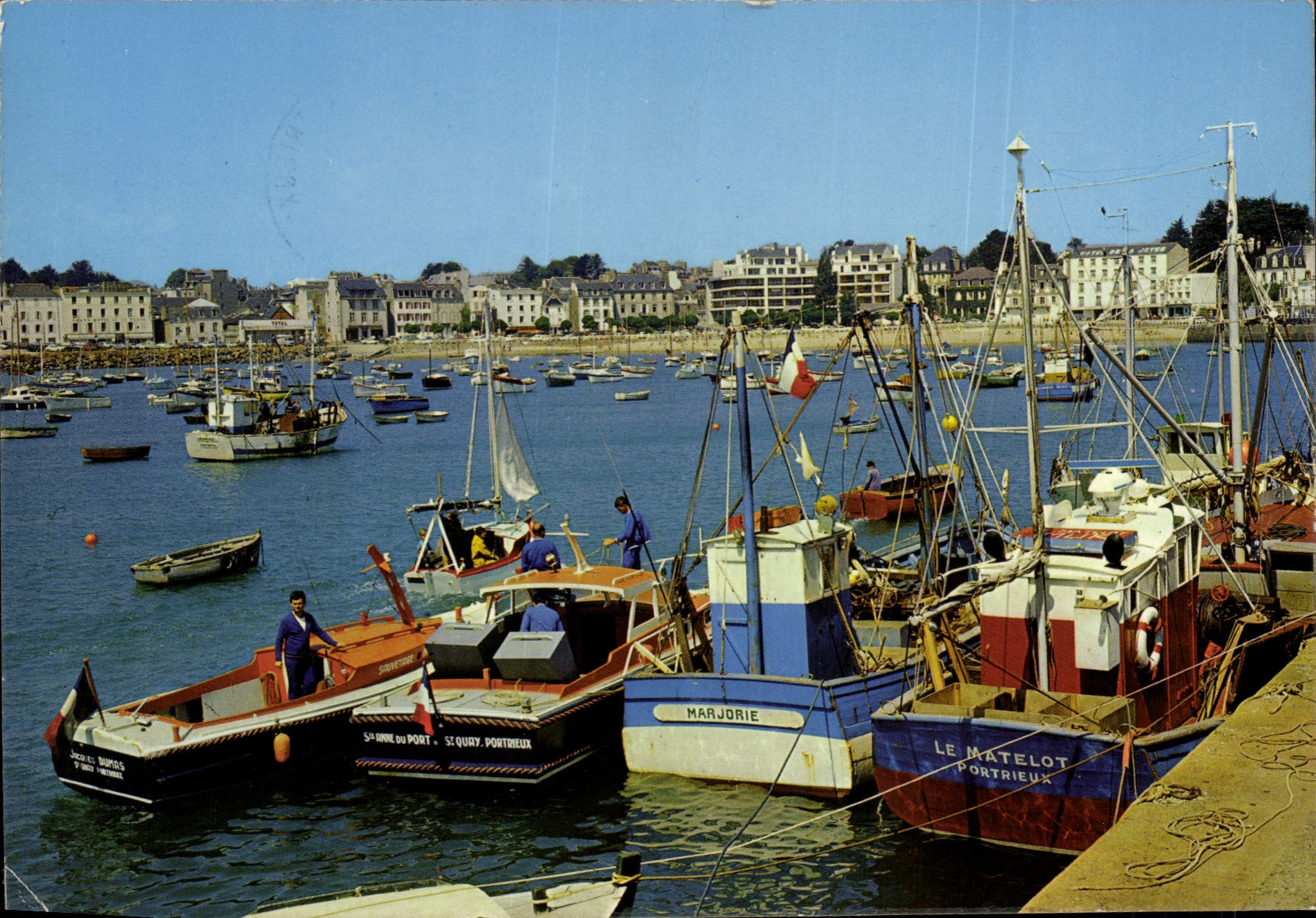 Port de Saint-Quay-Portrieux — vue des bateaux de pêche — Éditions Pierre Artaud & Cie