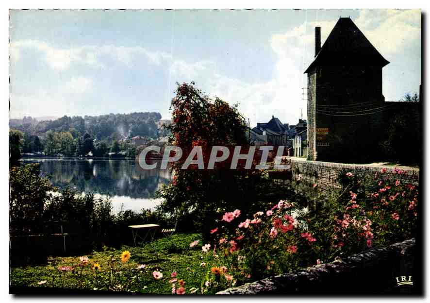 Peyrat-le-Château — La Tour (XIe s.) ancienne demeure des Princes de Lusignan, au bord du lac — IRI