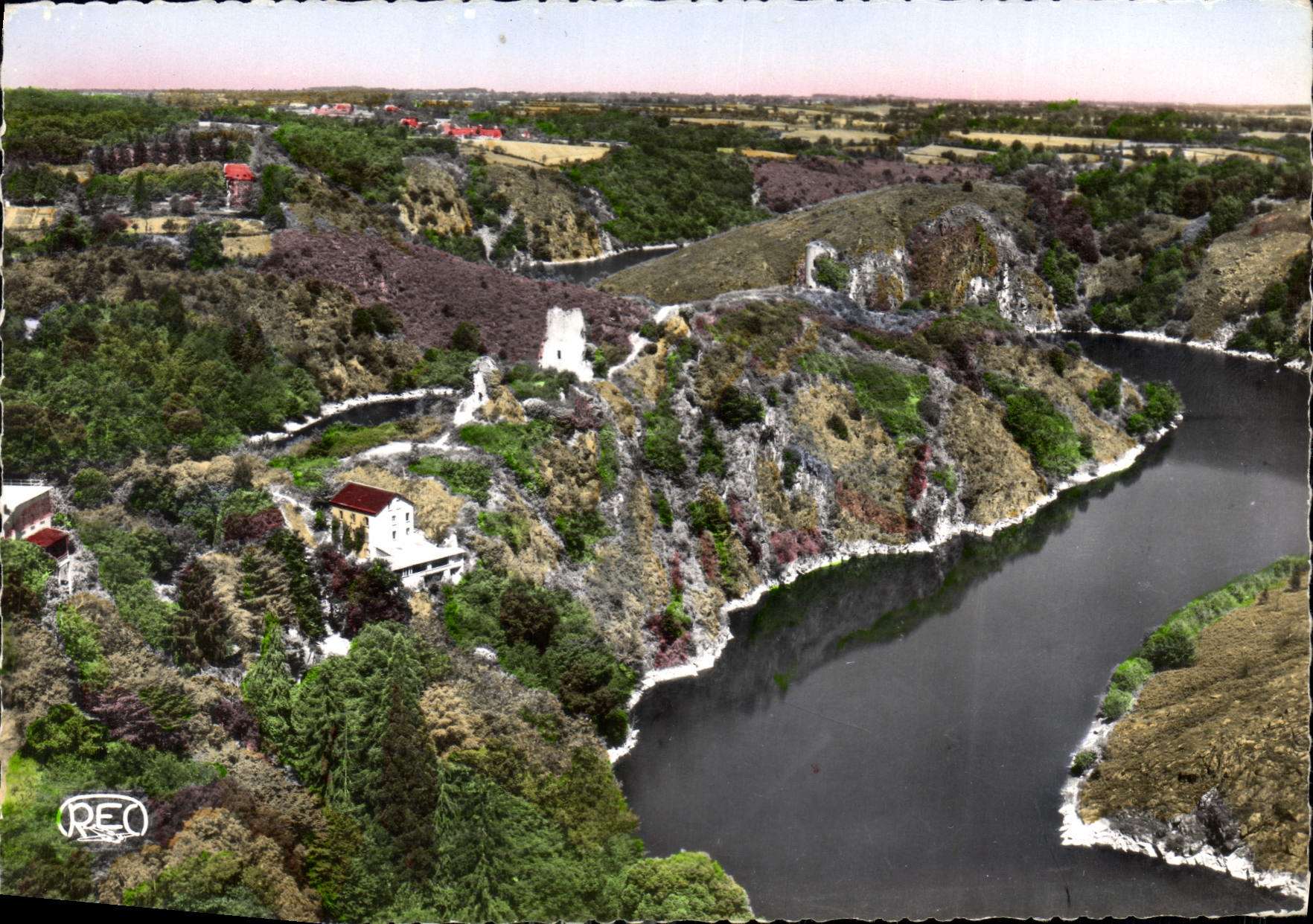 Les Bords de la Creuse — Ruines de Crozaint — Vue Aérienne — M. Rousseel, Paris