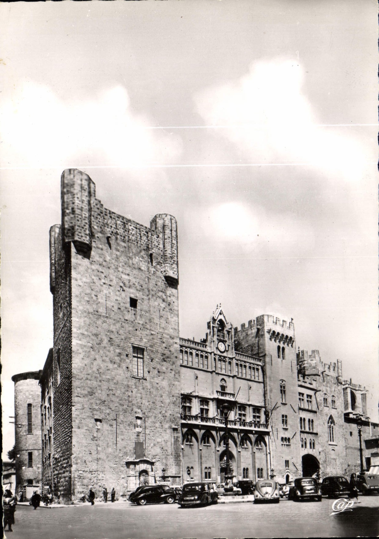 NARBONNE - L'Hôtel de Ville et le Palais des Archevêques — Real-Photo - Rue des Arts Photomécaniques, Paris (15e)