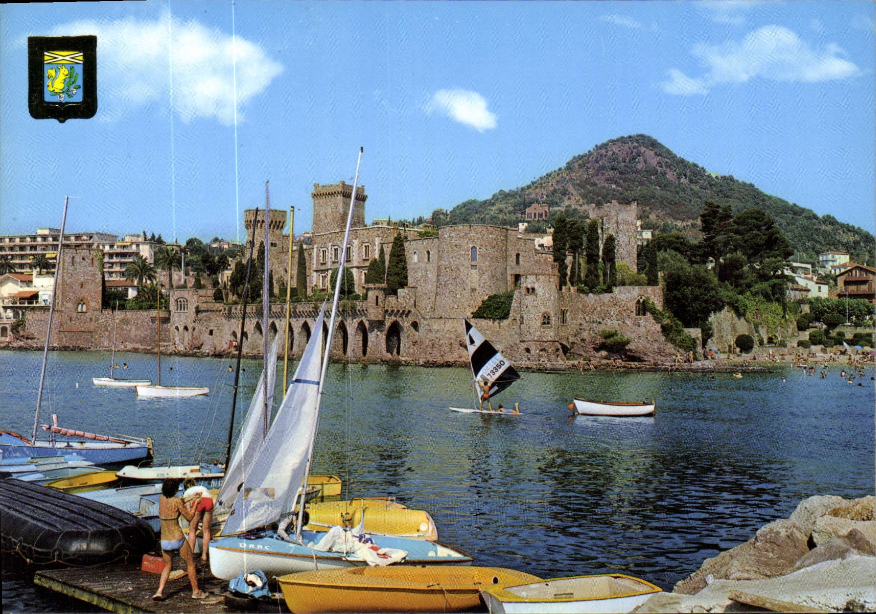 CPM La Napoule le Chateau et le Mont San Peyre 